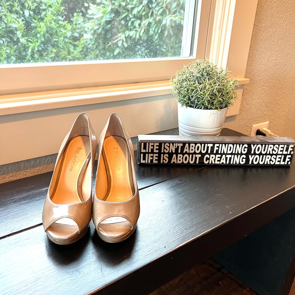 Enzo Angioloni Nude Patent peep toe pumps - Size 6.5